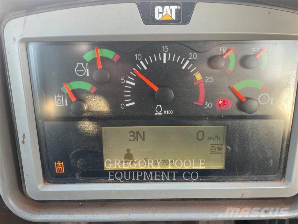 CAT 815-11 土壤压实机