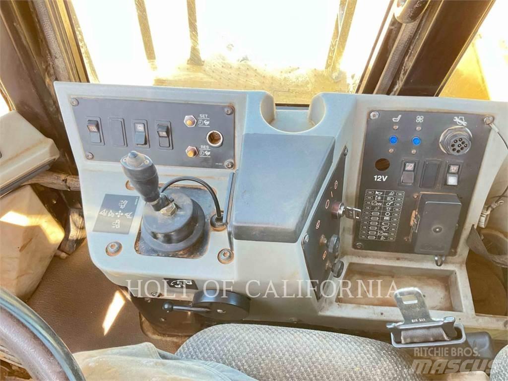 CAT 815F2 土壤压实机