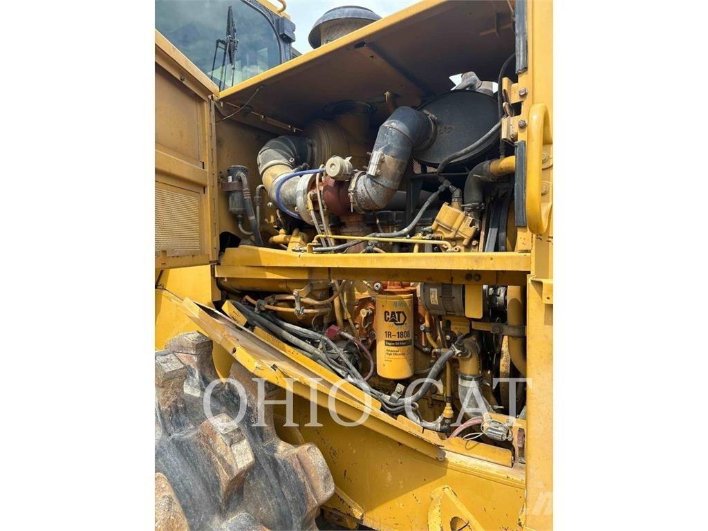 CAT 815F2 土壤压实机