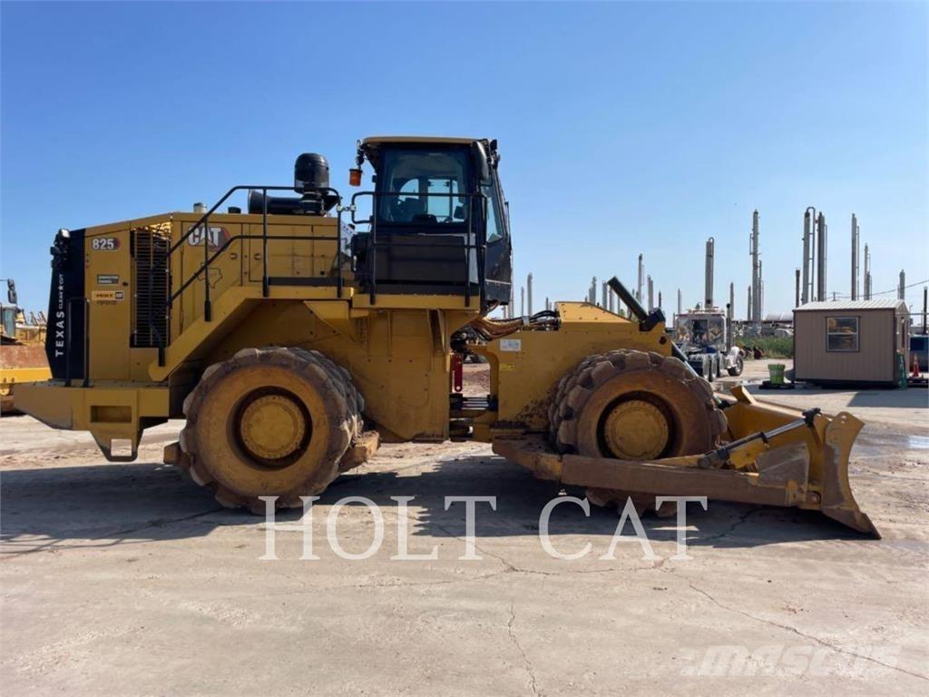 CAT 825 土壤压实机