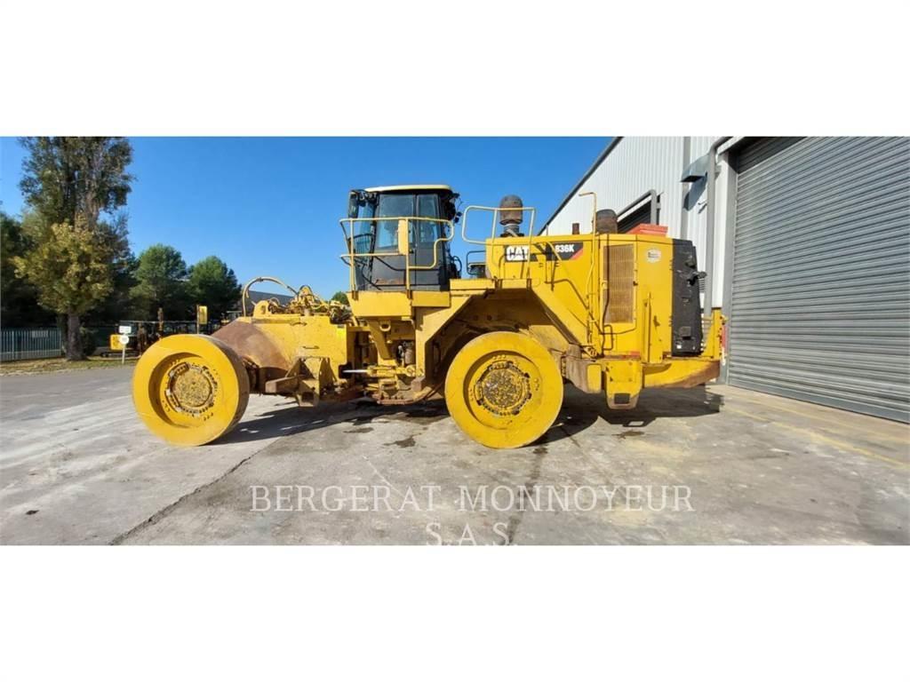 CAT 836K 轮式推土机