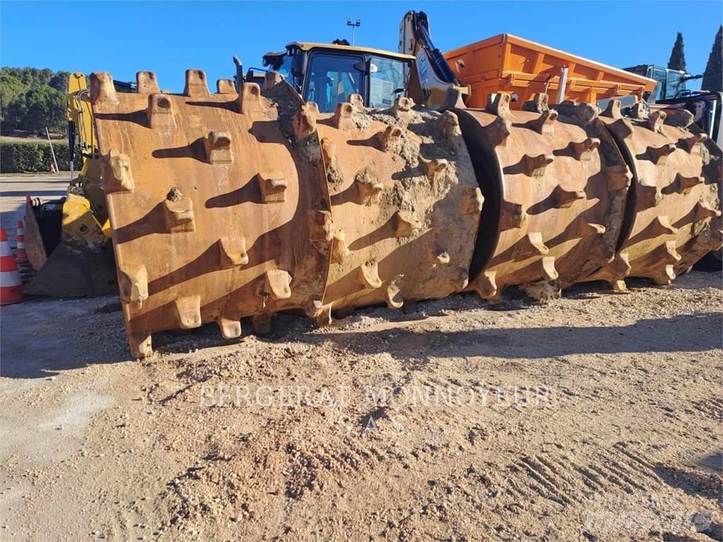 CAT 836K 轮式推土机