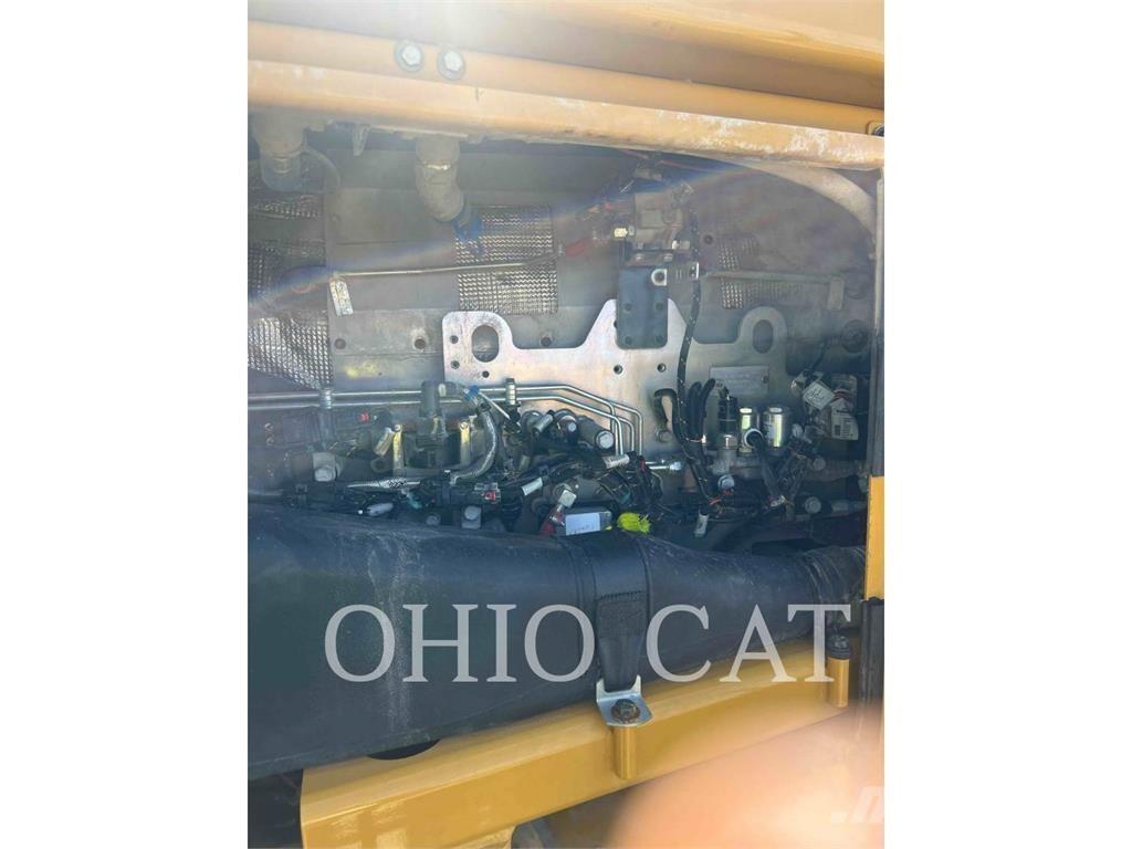 CAT 836K 轮式推土机