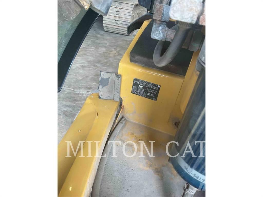 CAT 903D 轮式装载机