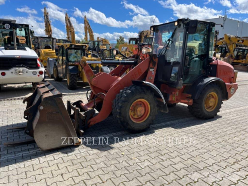 CAT 906H 轮式装载机