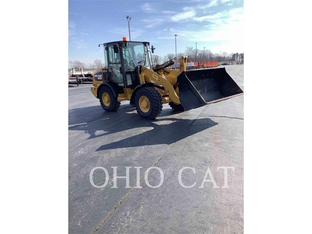CAT 906M 小型装载机