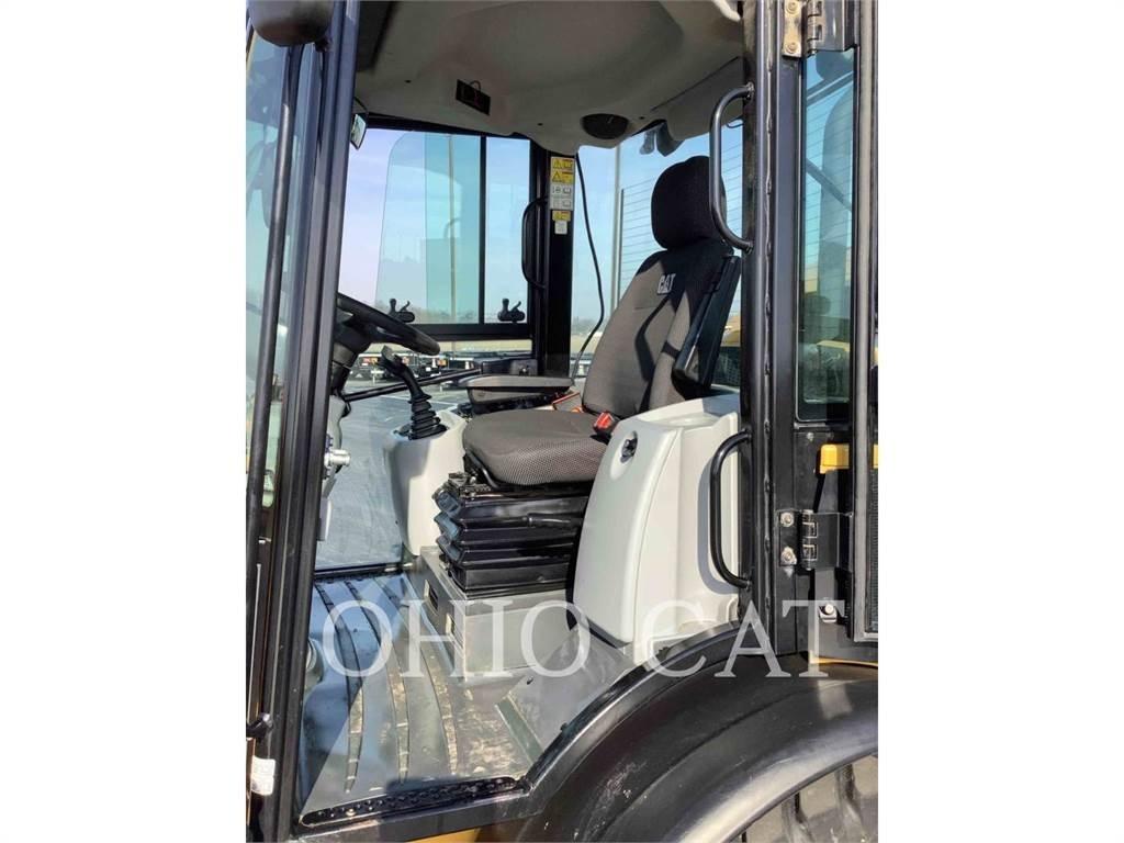 CAT 906M 小型装载机