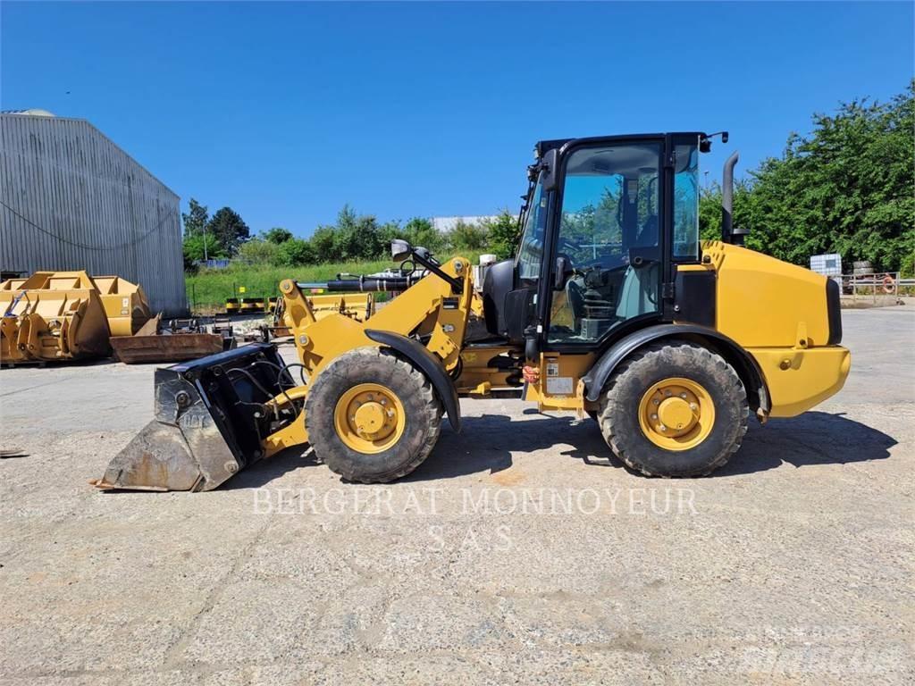 CAT 906M 轮式装载机