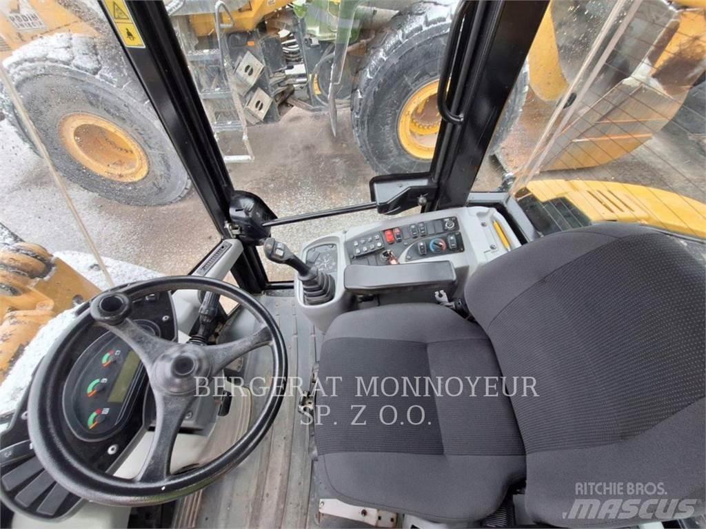 CAT 906M 轮式装载机