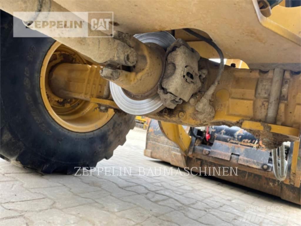CAT 906M 轮式装载机