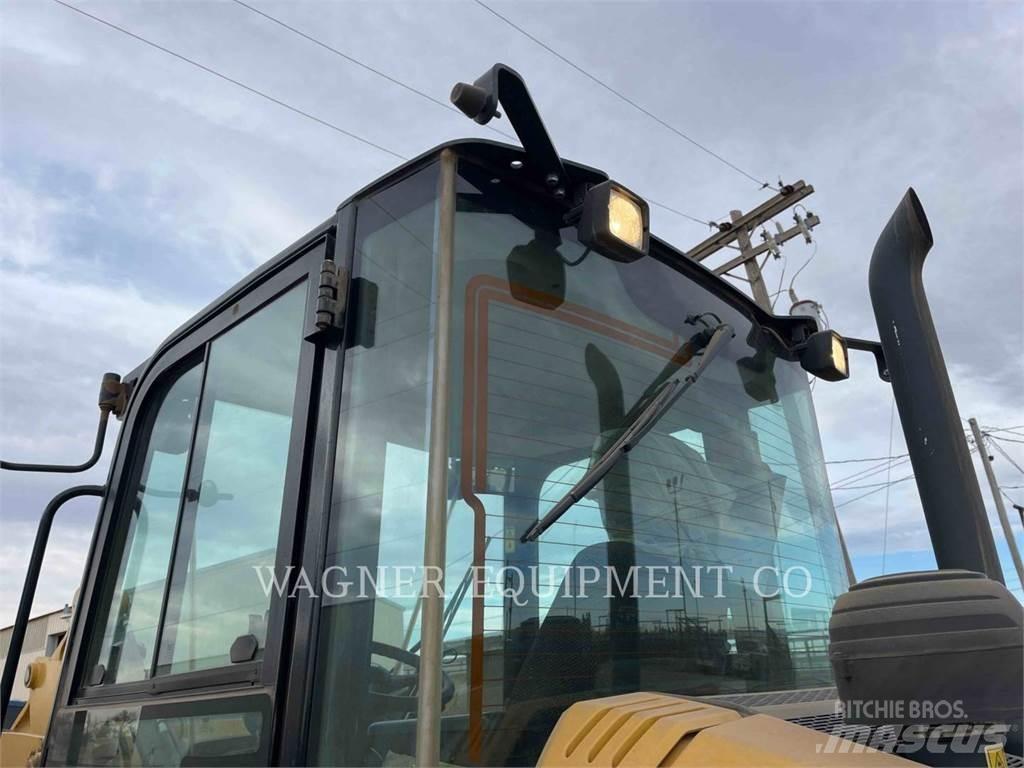 CAT 906M 轮式装载机