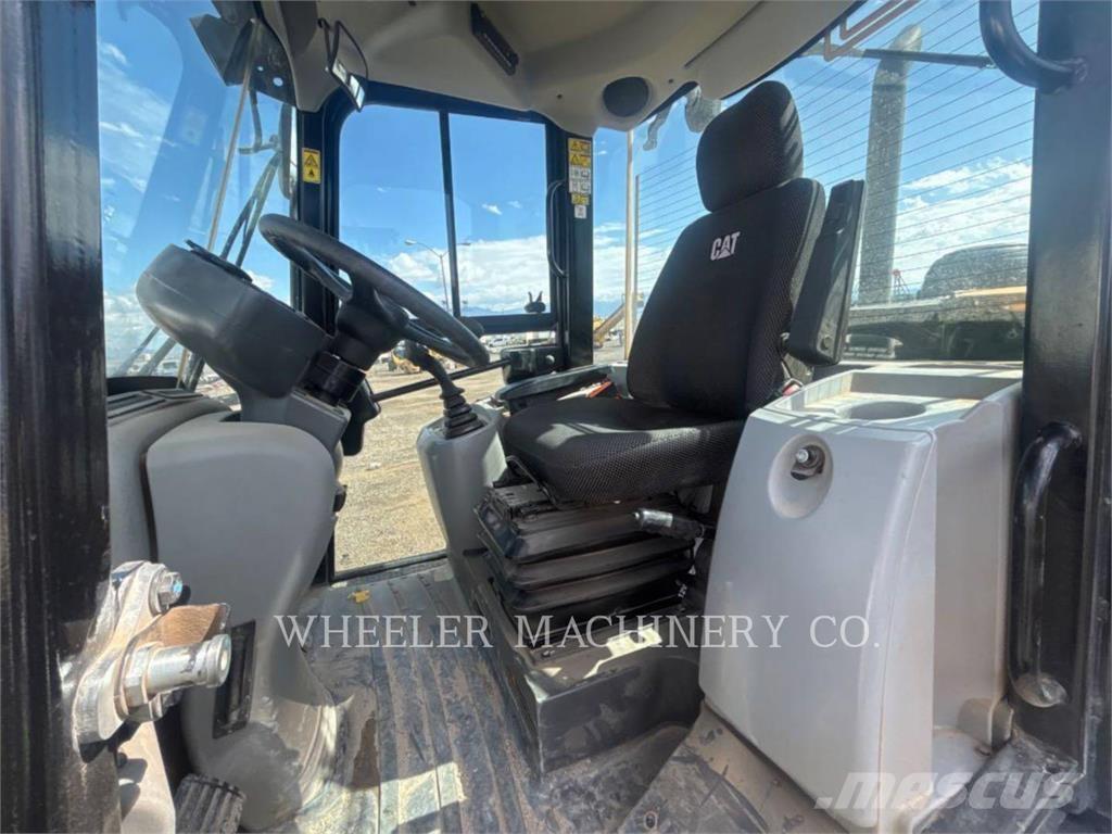 CAT 906M 轮式装载机