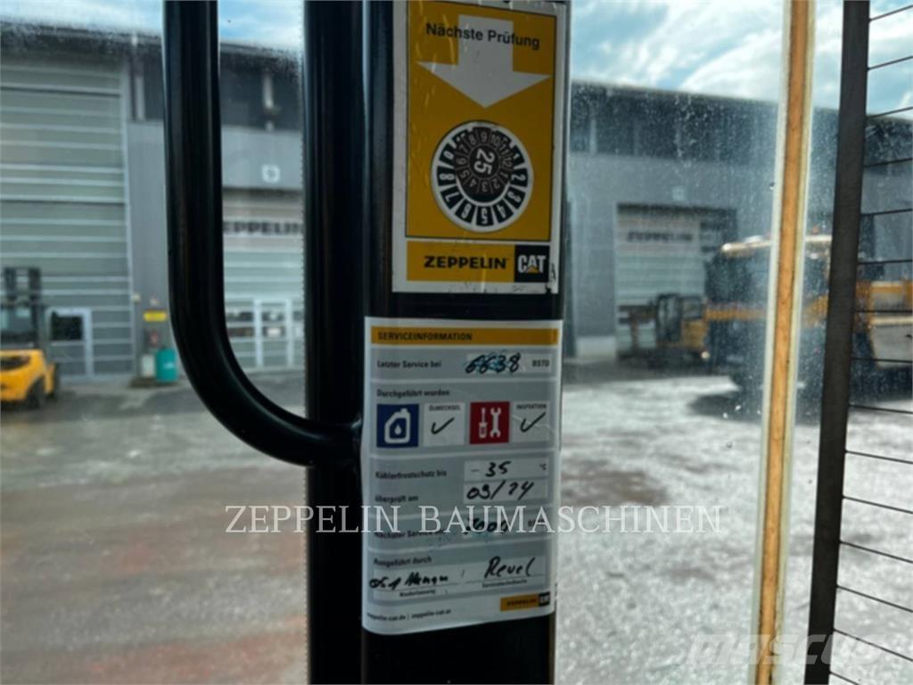 CAT 906M 轮式装载机
