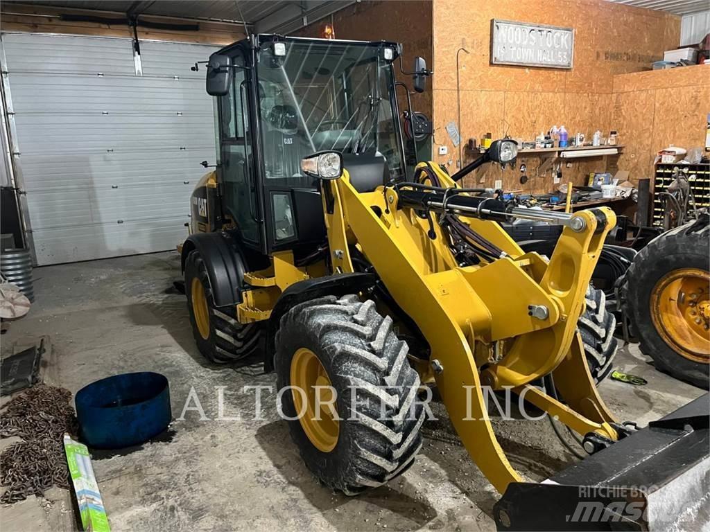 CAT 908M 小型装载机