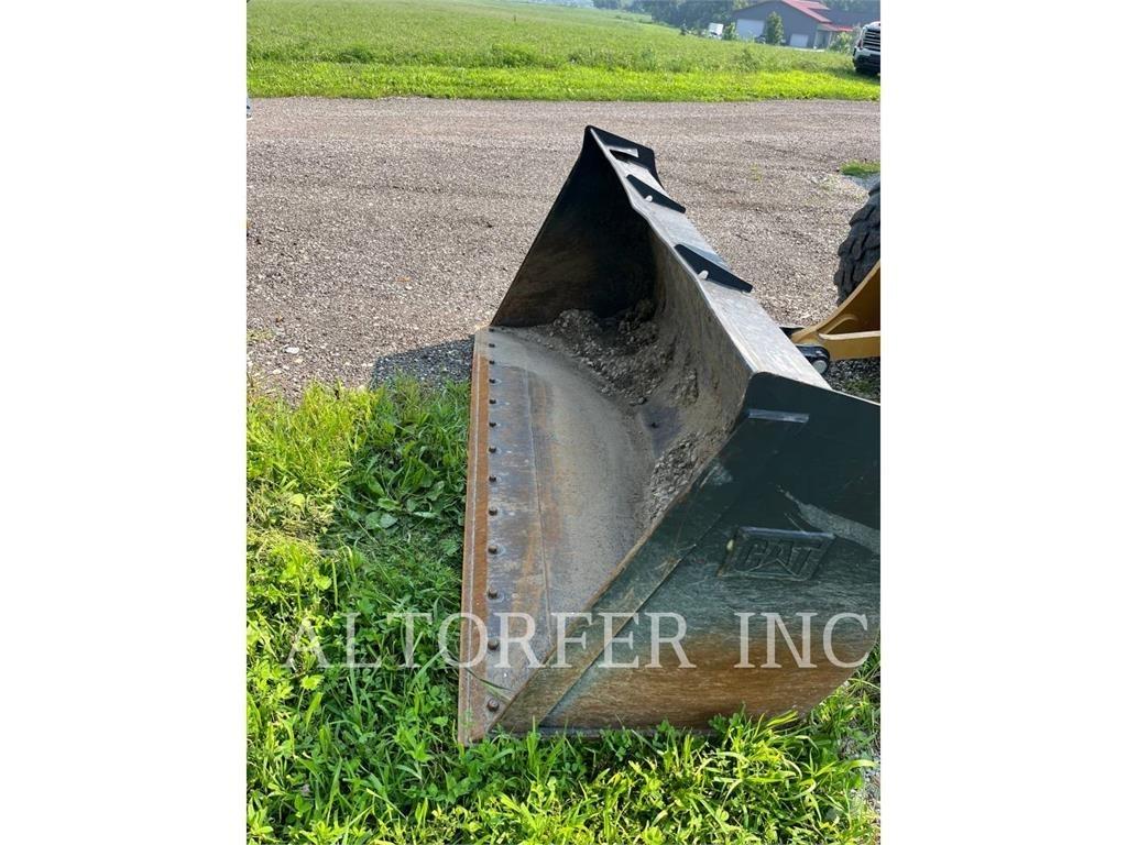 CAT 908M 小型装载机