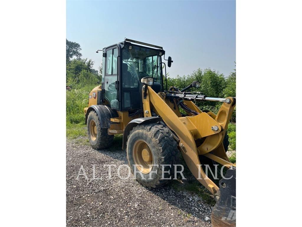 CAT 908M 小型装载机