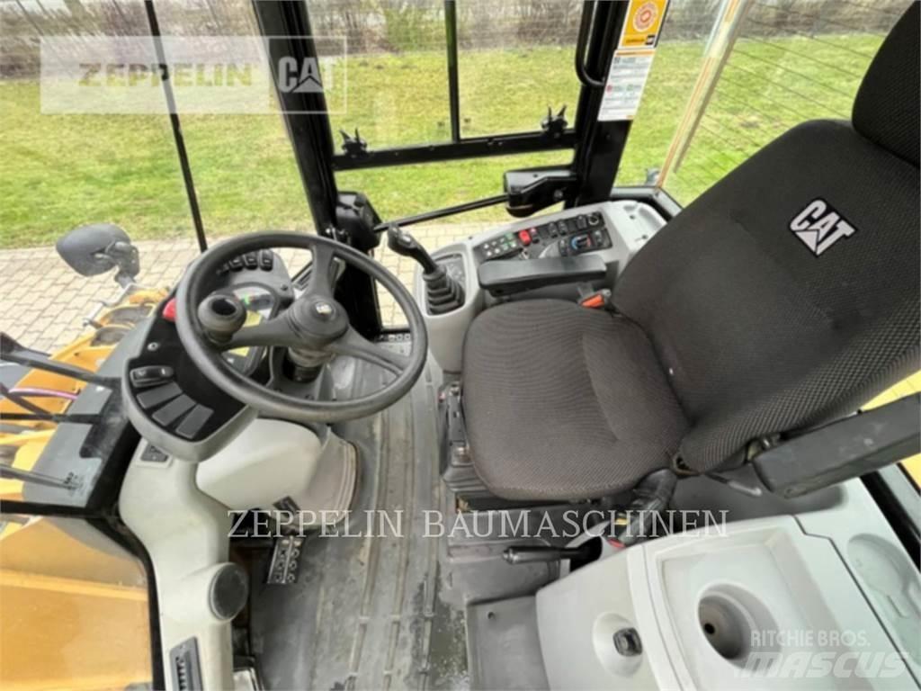 CAT 918M 轮式装载机