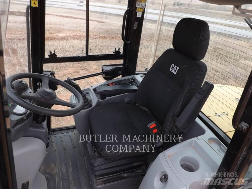 CAT 918M 轮式装载机