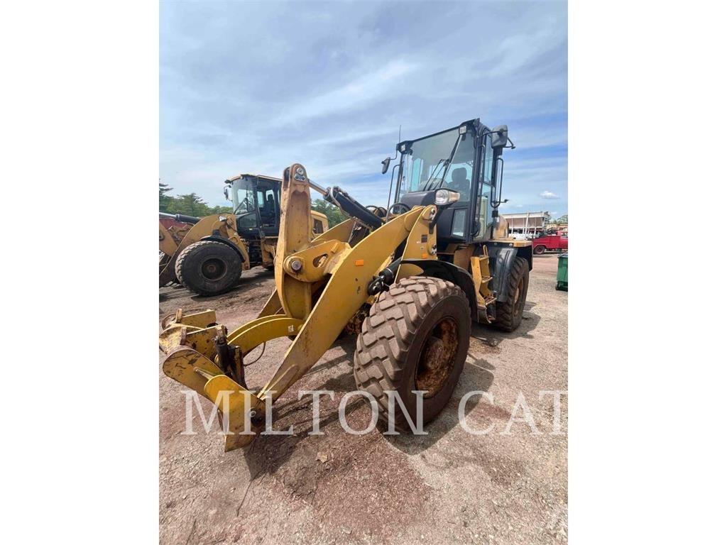 CAT 918M 轮式装载机