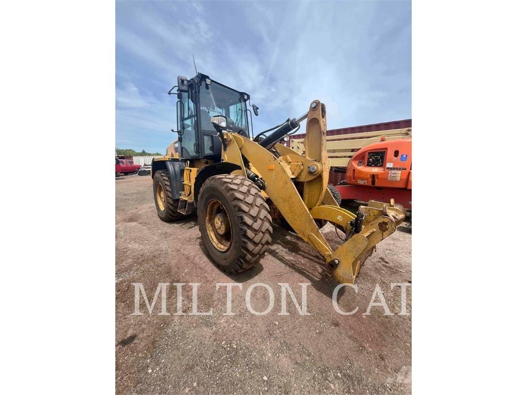 CAT 918M 轮式装载机