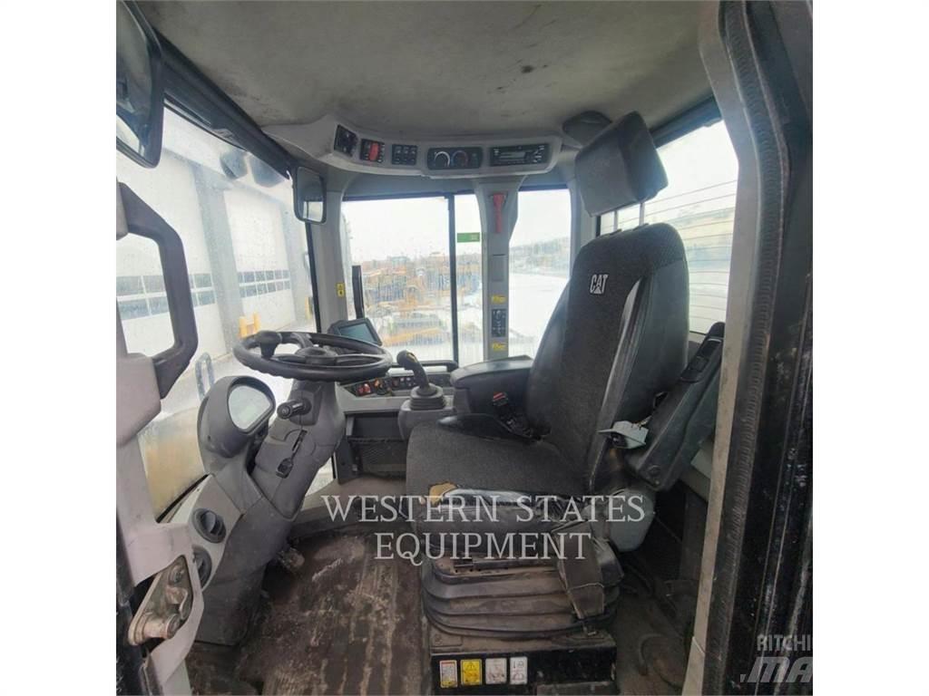 CAT 930M 轮式装载机