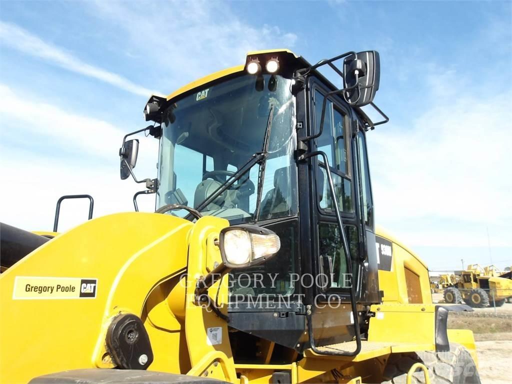 CAT 930M 轮式装载机