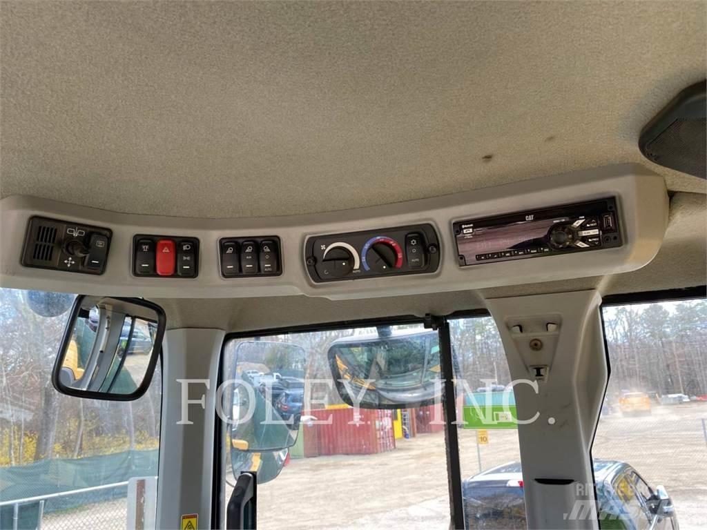 CAT 938M 轮式装载机