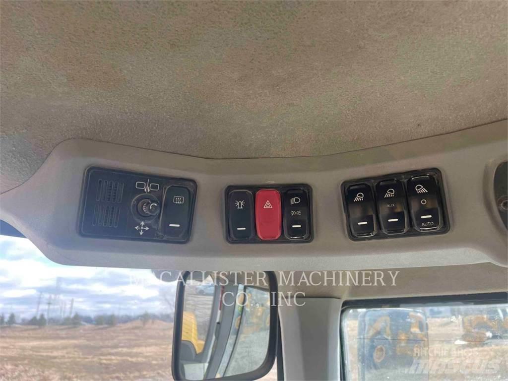 CAT 938M 轮式装载机
