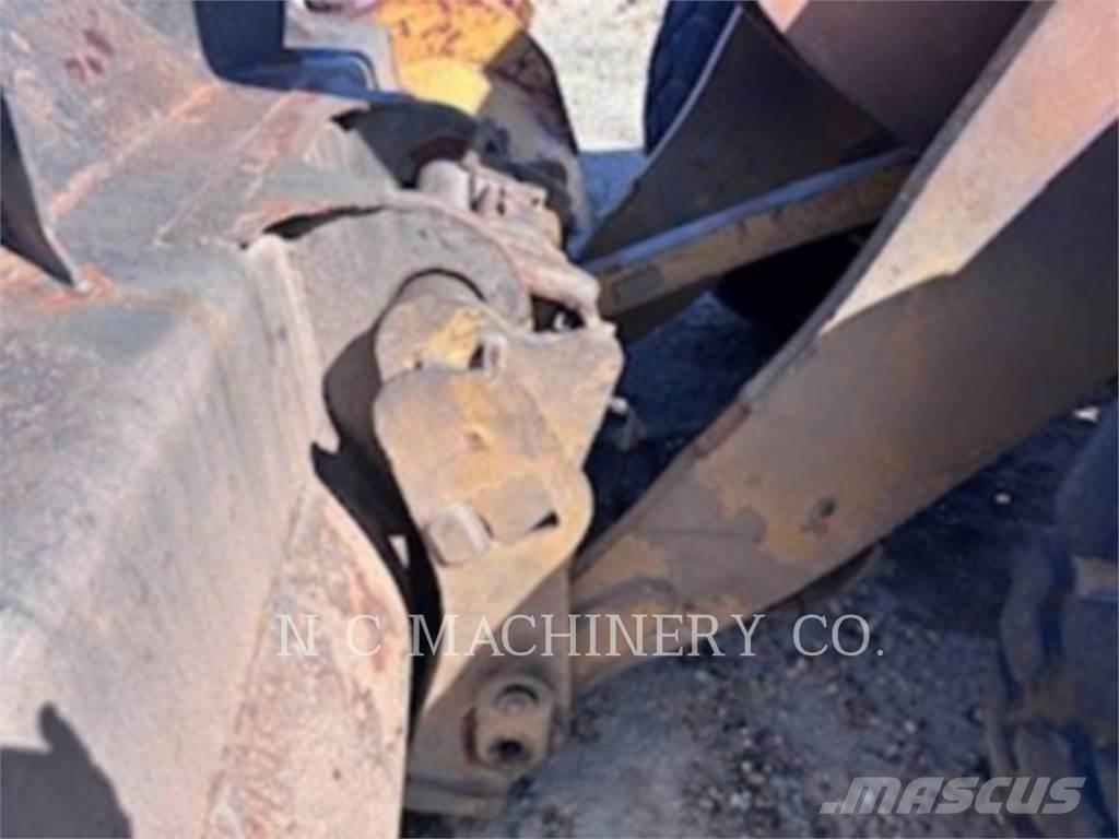 CAT 938M 轮式装载机