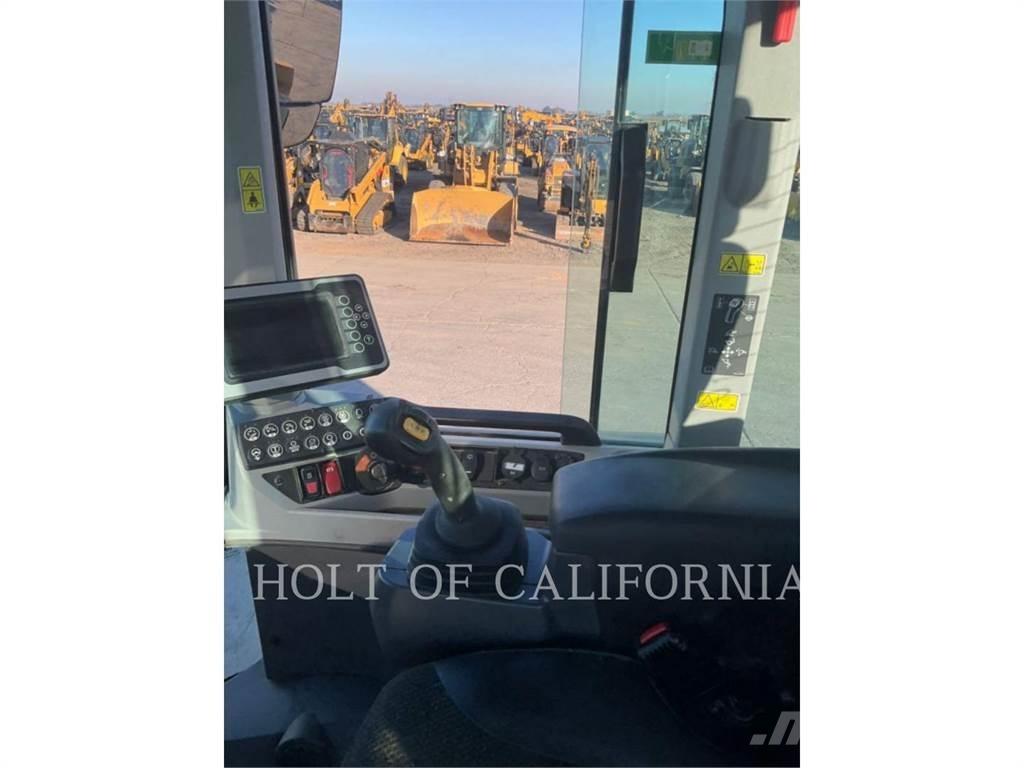 CAT 938M 轮式装载机