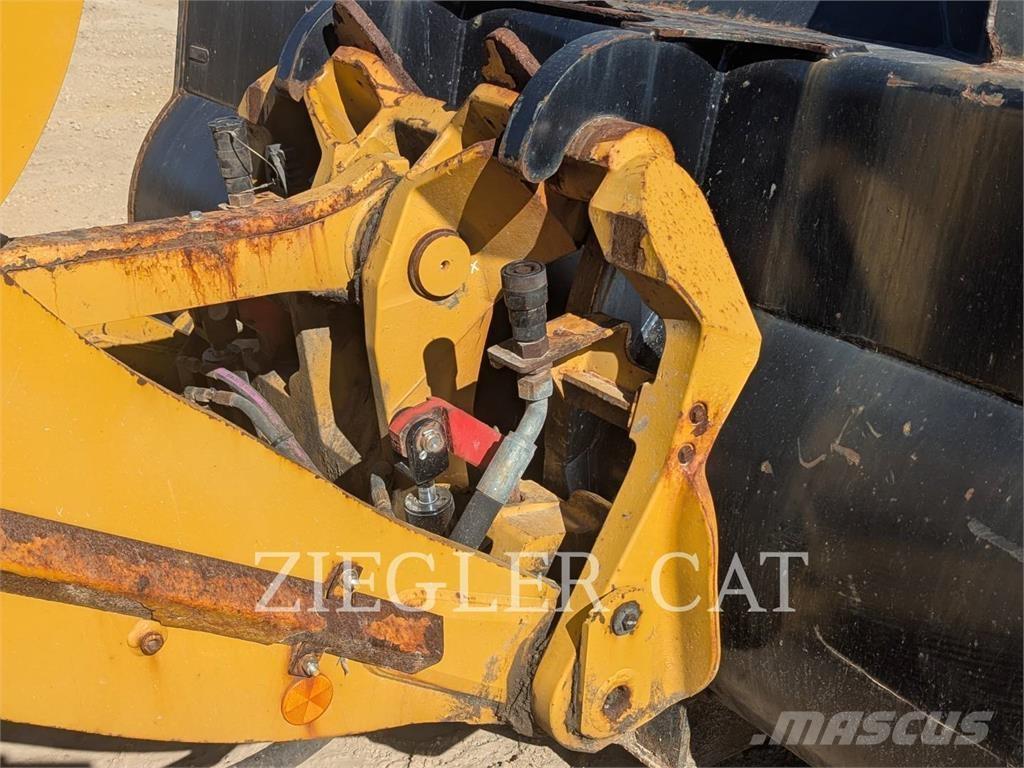 CAT 938M 轮式装载机