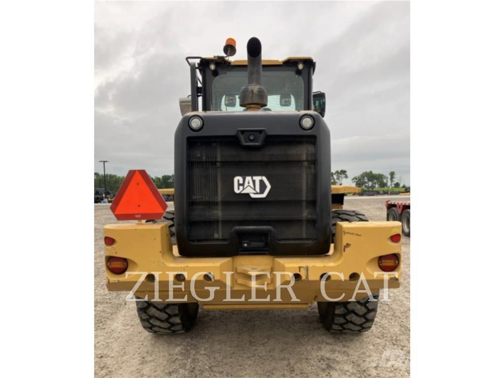 CAT 938M 轮式装载机