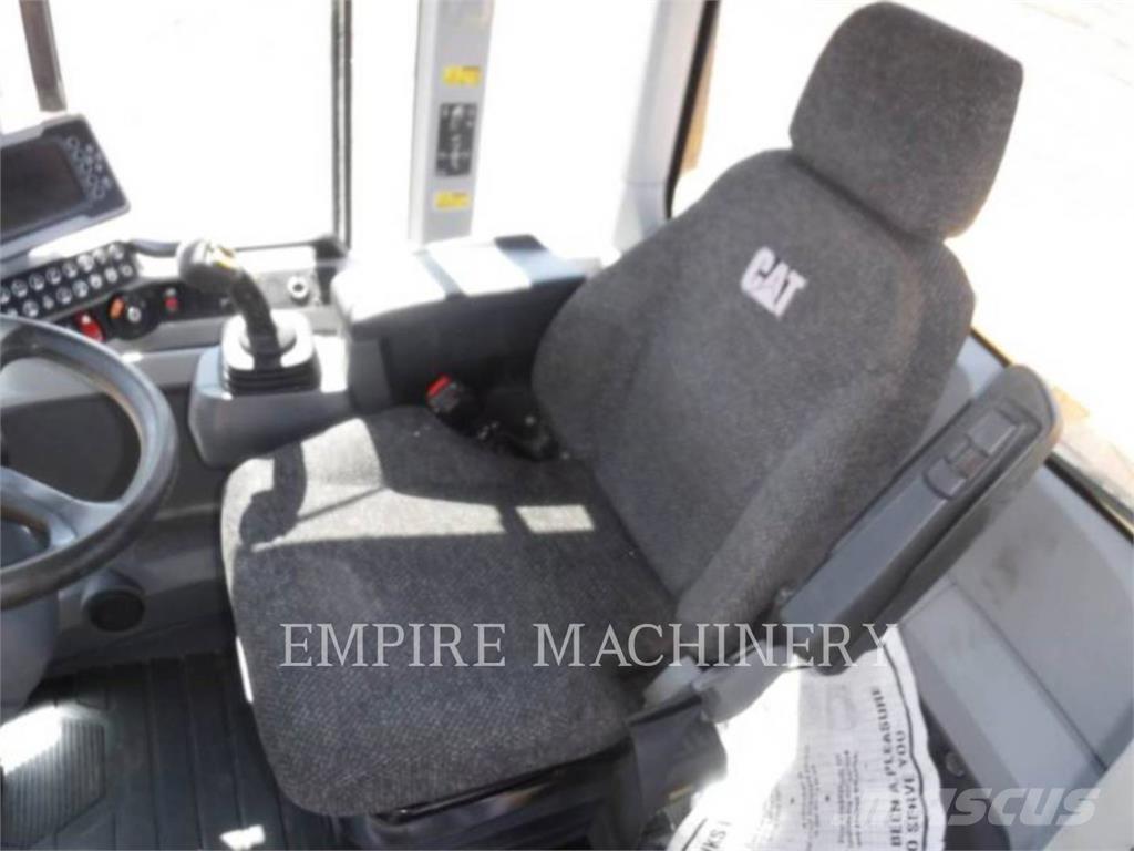 CAT 938M 轮式装载机
