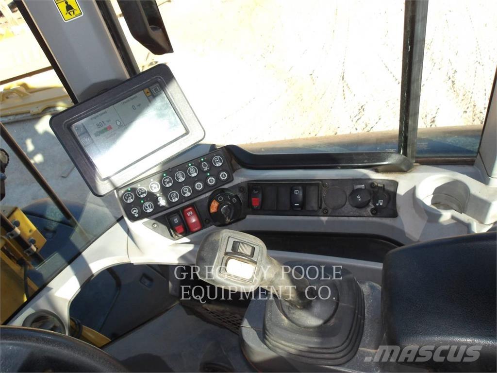 CAT 938M 轮式装载机