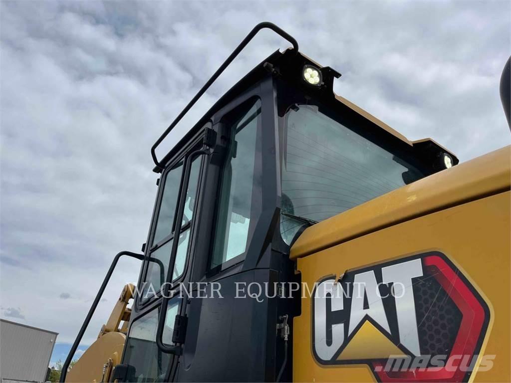 CAT 938M HL 轮式装载机