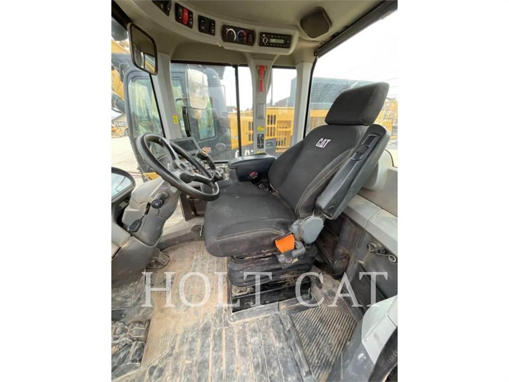 CAT 938M QC 轮式装载机