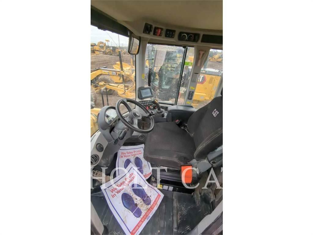 CAT 938M QC 轮式装载机