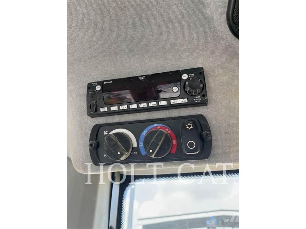CAT 953 QC 履带式装载机