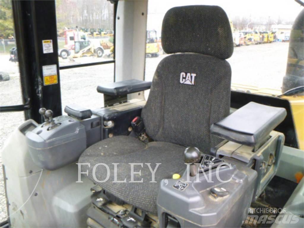 CAT 953D 履带式装载机