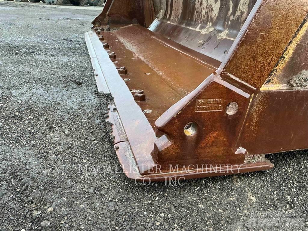 CAT 966M 轮式装载机