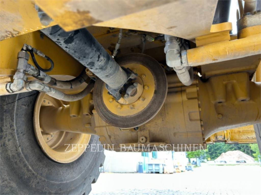 CAT 966M 轮式装载机
