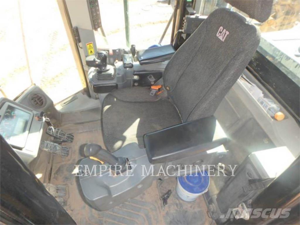 CAT 966M 轮式装载机