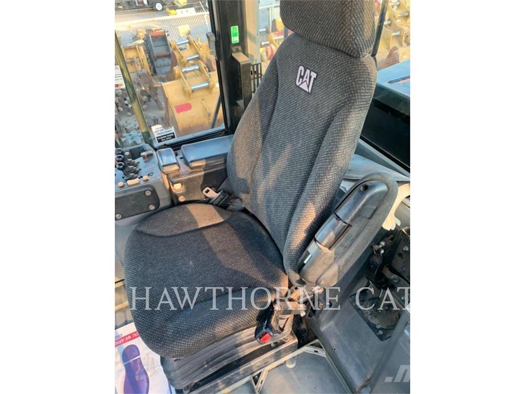 CAT 966M 轮式装载机