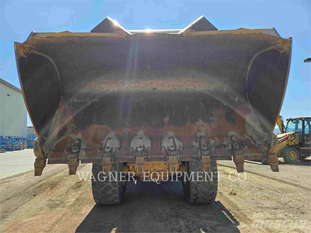 CAT 966M 轮式装载机