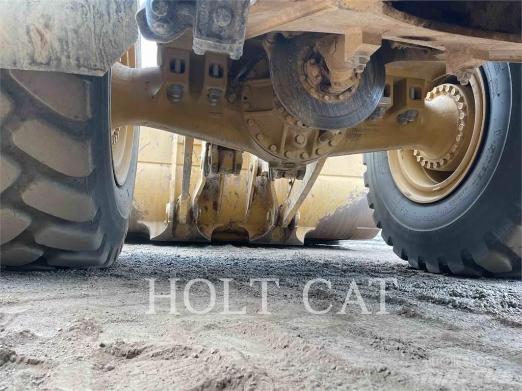 CAT 982M 轮式装载机