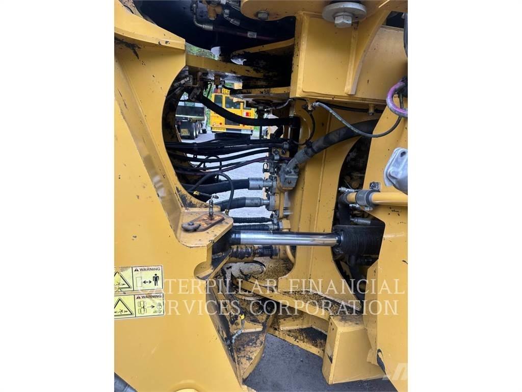CAT 982M 轮式装载机