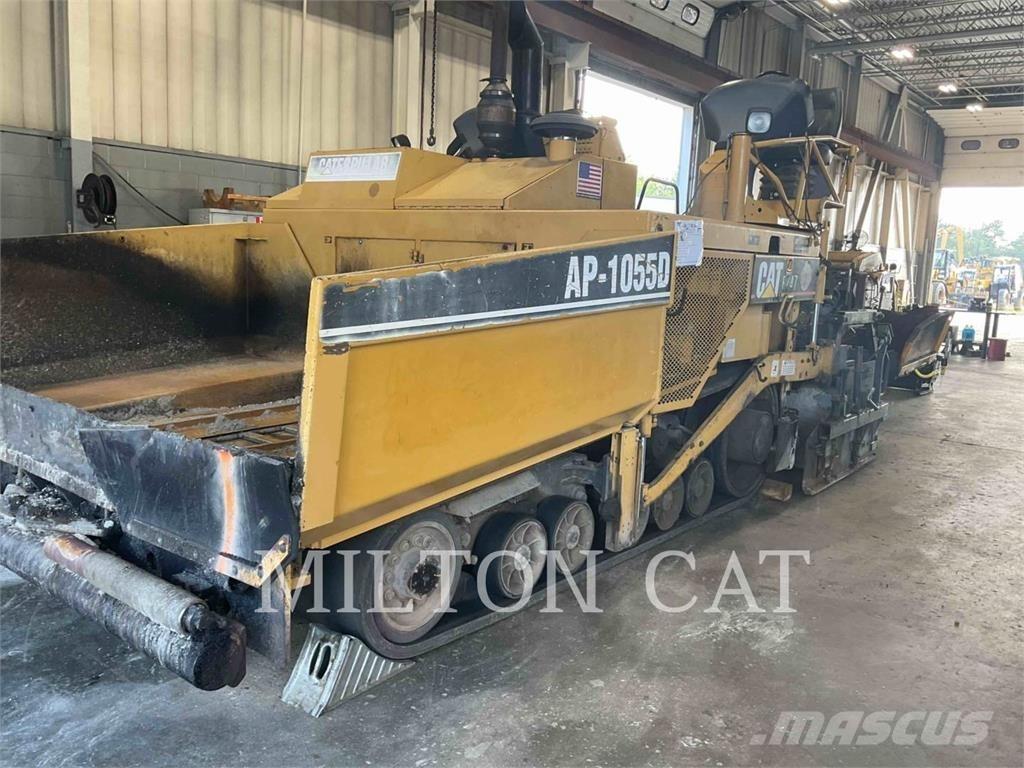 CAT AP-1055D 沥青摊铺机