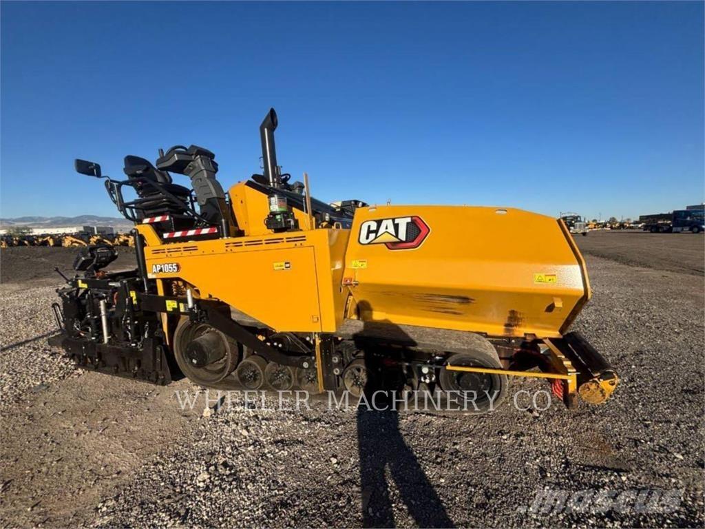 CAT AP1055 沥青摊铺机