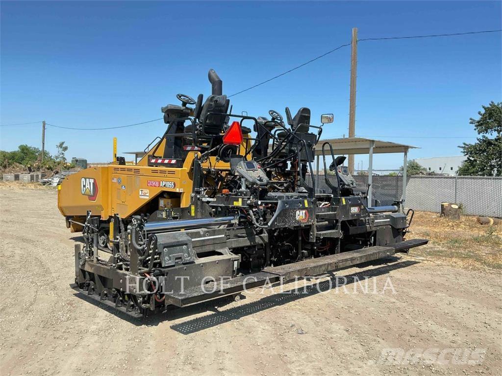 CAT AP1055 沥青摊铺机