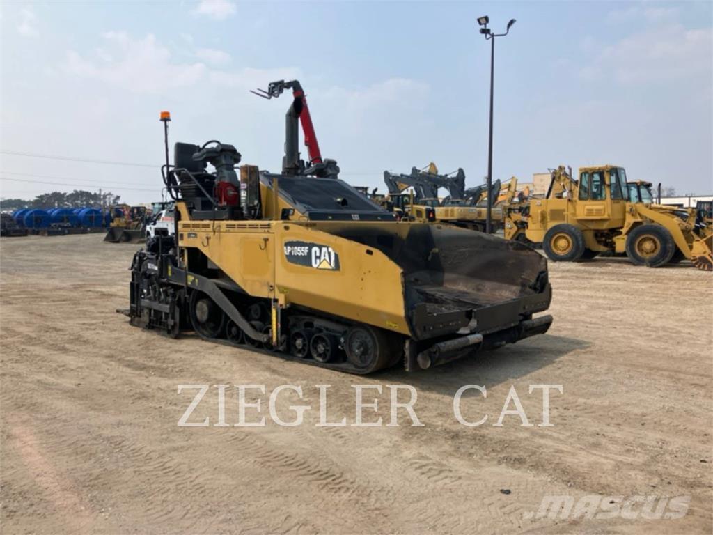 CAT AP1055F 沥青摊铺机